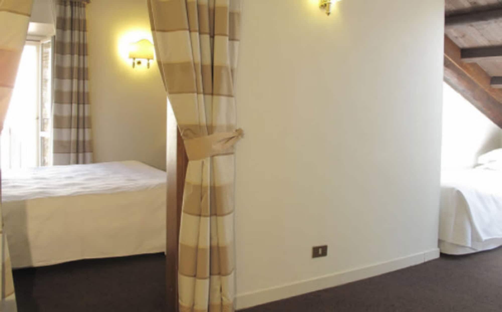 רומא Hotel Albergo Santa Chiara מראה חיצוני תמונה