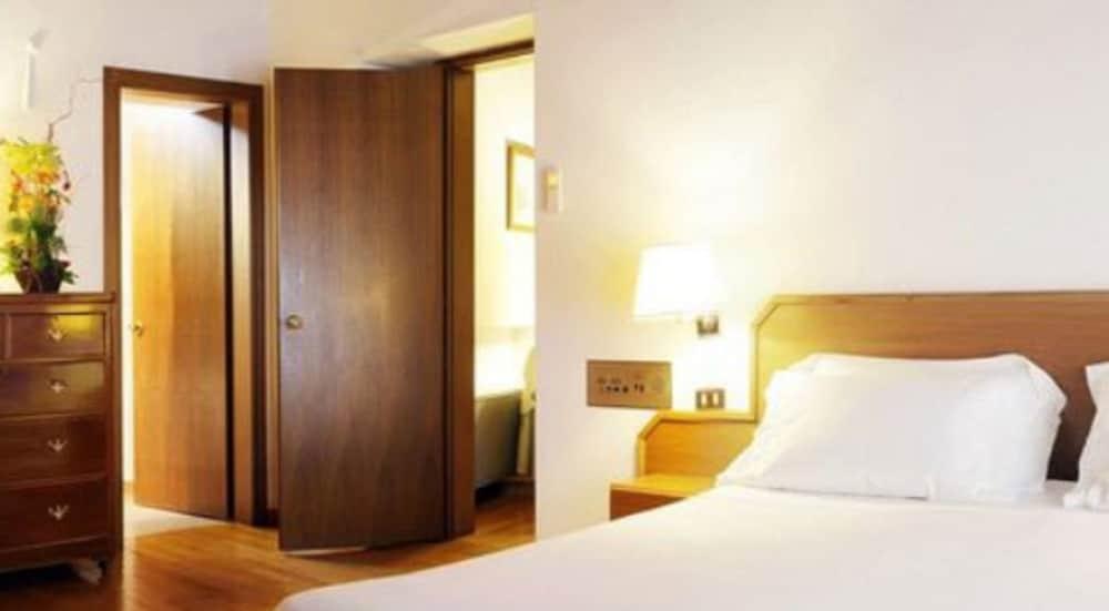 רומא Hotel Albergo Santa Chiara מראה חיצוני תמונה
