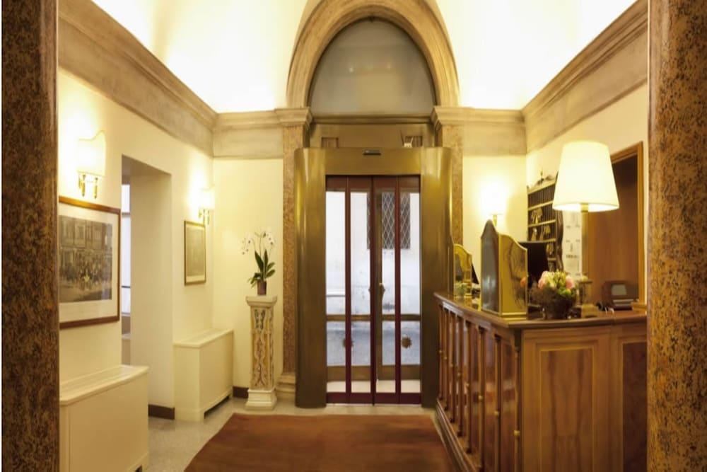 רומא Hotel Albergo Santa Chiara מראה חיצוני תמונה