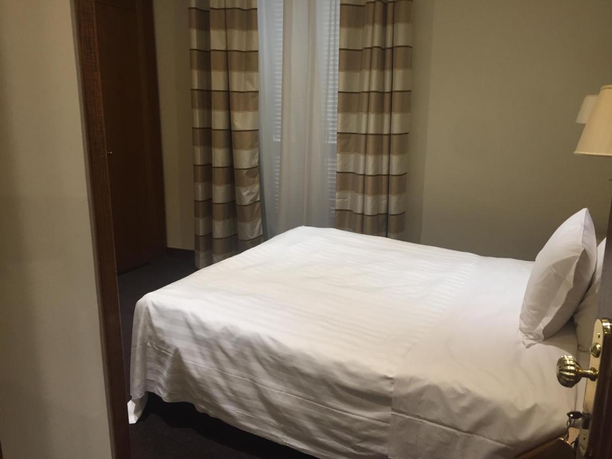 רומא Hotel Albergo Santa Chiara מראה חיצוני תמונה