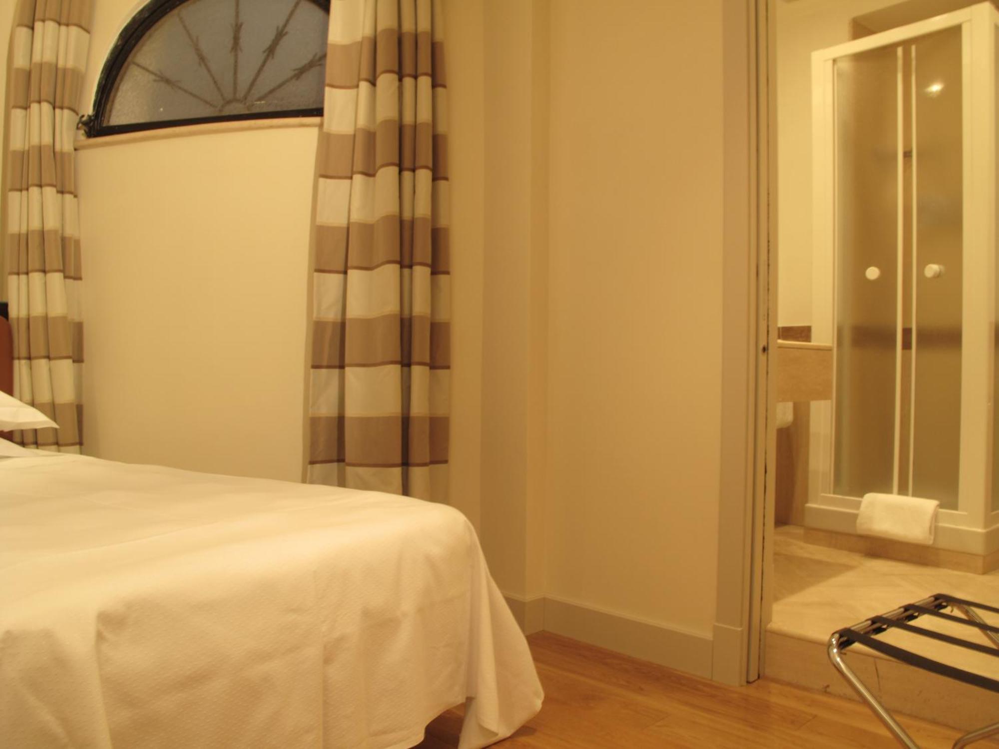 רומא Hotel Albergo Santa Chiara מראה חיצוני תמונה
