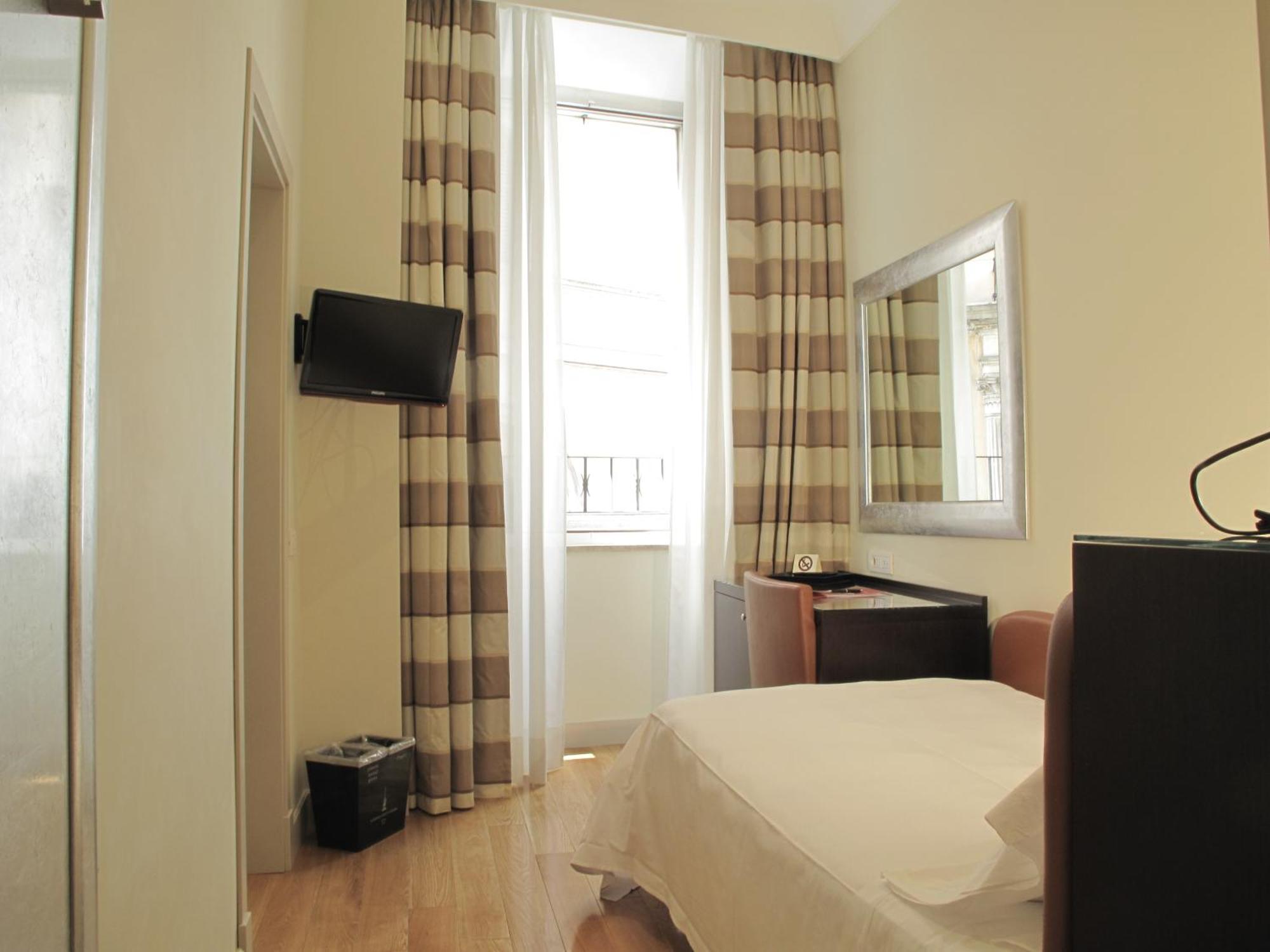 רומא Hotel Albergo Santa Chiara מראה חיצוני תמונה