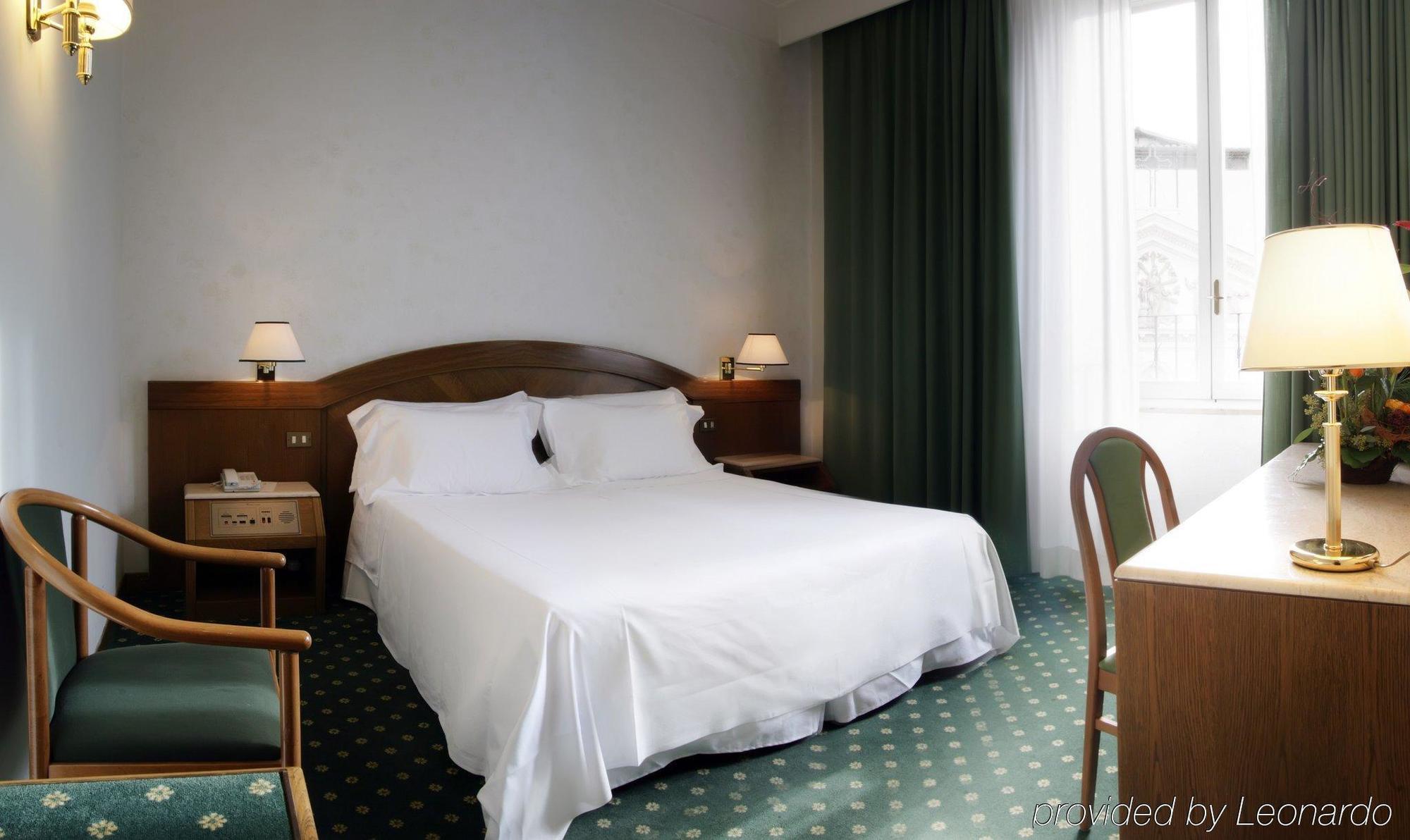 רומא Hotel Albergo Santa Chiara חדר תמונה