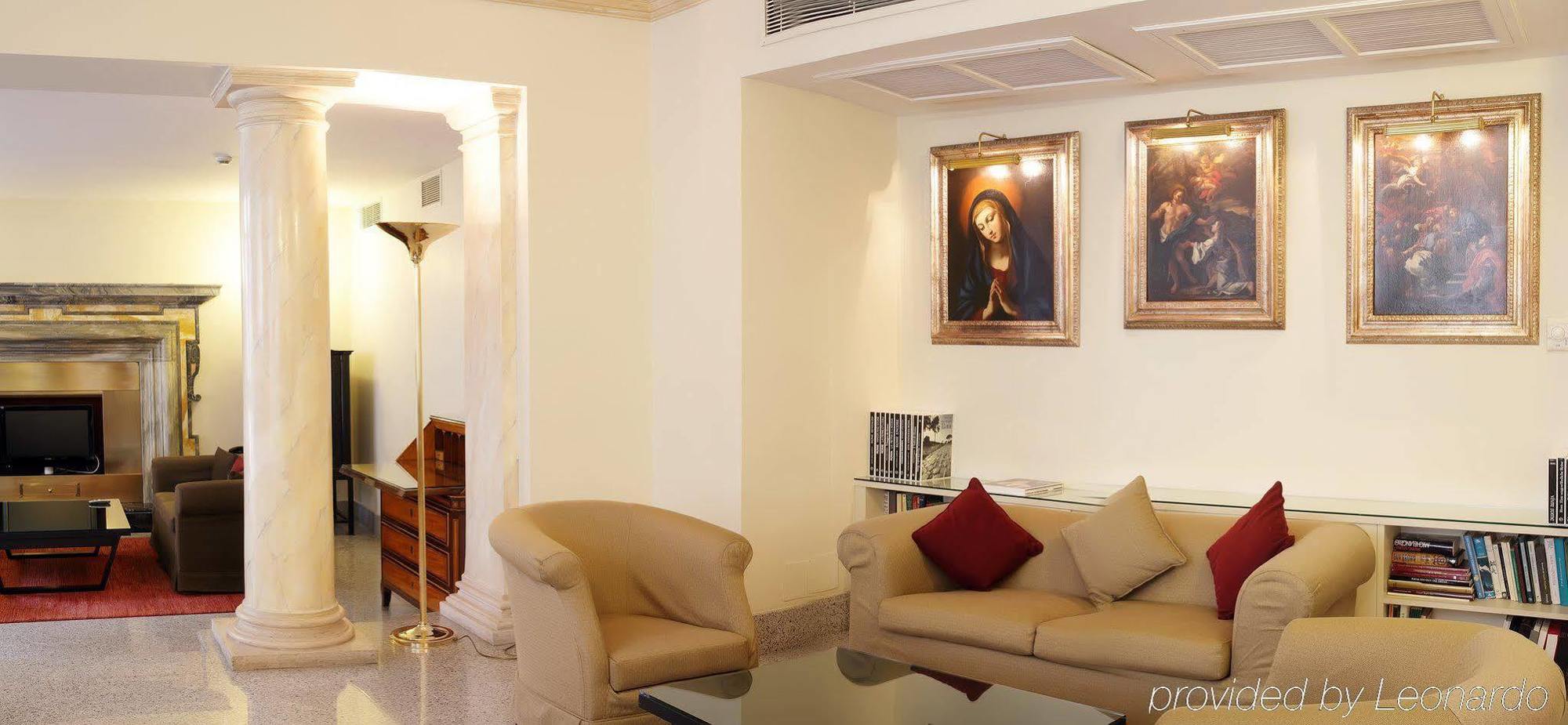 רומא Hotel Albergo Santa Chiara חדר תמונה