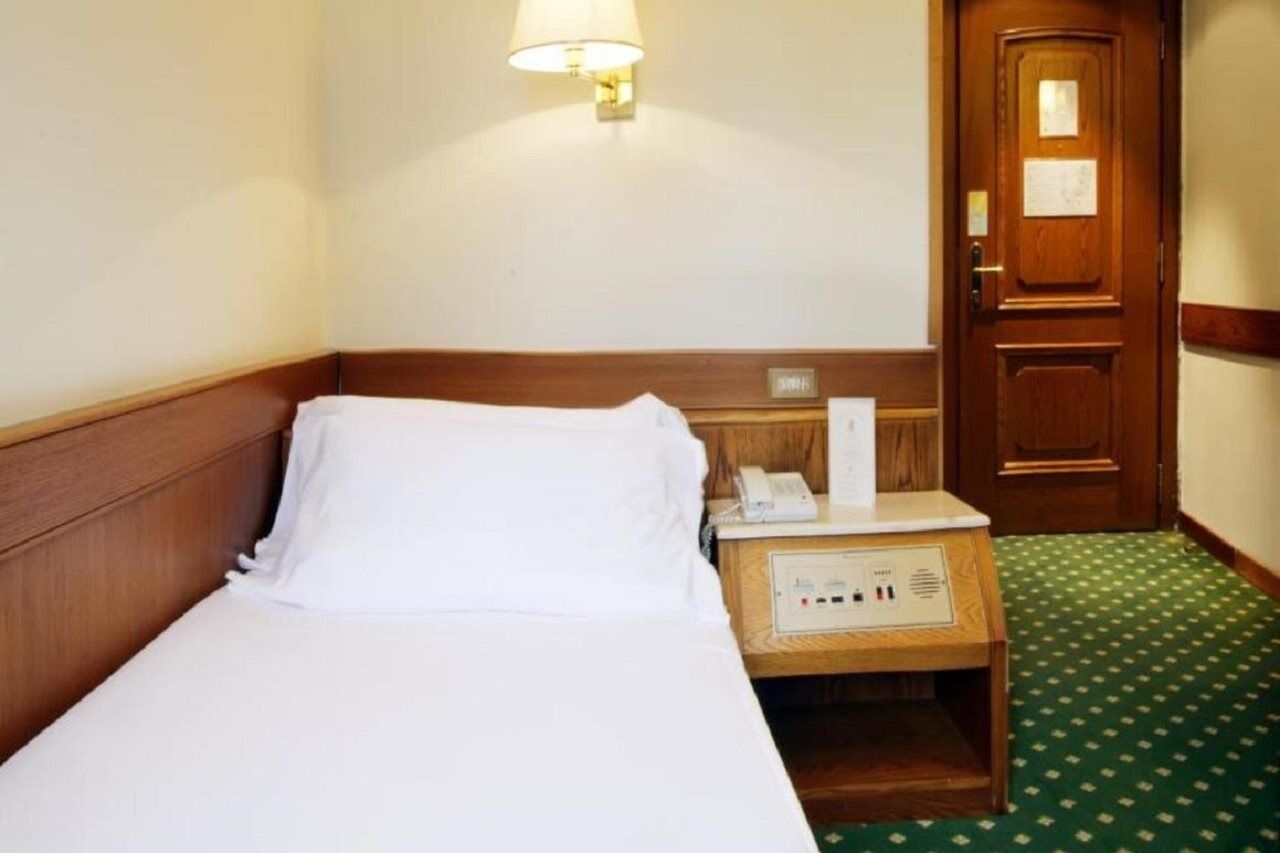 רומא Hotel Albergo Santa Chiara מראה חיצוני תמונה